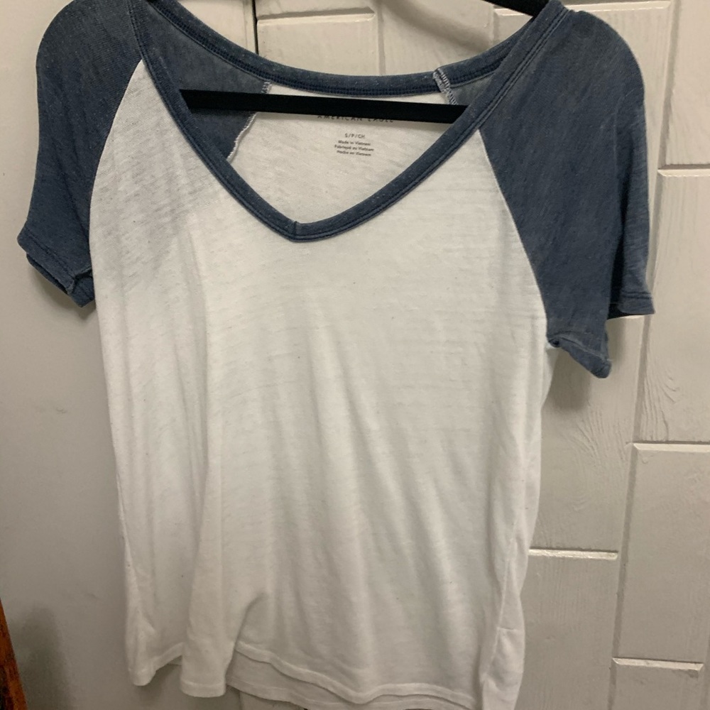 American Eagle V Neck T-Shirt